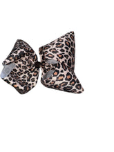 Cargar imagen en el visor de la galería, Cheetha Hair bow /leopard - Elianna's Bowtique