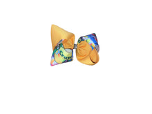 Cargar imagen en el visor de la galería, Crayons hair bow/back to school