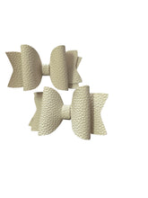 Load image into Gallery viewer, White piggy tails set/paresitos /