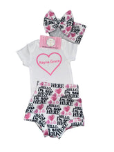 Cargar imagen en el visor de la galería, Baby Set Hello i'm new here headwrap ,bummie and custom name onesie - Elianna's Bowtique