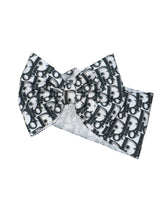 Load image into Gallery viewer, White Boujee headwrap/ clip bow/ headwraps/