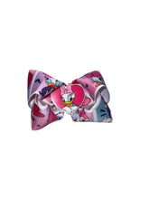 Cargar imagen en el visor de la galería, Daisy Duck hair bow / pata daisy
