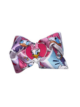 Cargar imagen en el visor de la galería, Daisy Duck hair bow / pata daisy