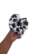 Cargar imagen en el visor de la galería, Cow print shredded headwrap/vaca/messy headwrap