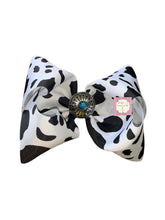 Cargar imagen en el visor de la galería, Cow print hair bow/vaca /concho