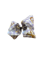 Cargar imagen en el visor de la galería, boujee Hair bow / Grey squares