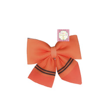 Cargar imagen en el visor de la galería, Crayola Crayons clip bows/ pencil/back to school bows