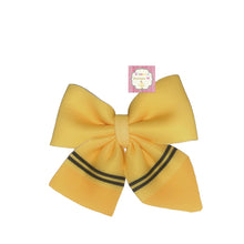 Cargar imagen en el visor de la galería, Crayola Crayons clip bows/ pencil/back to school bows