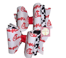 Cargar imagen en el visor de la galería, Chick Fill A piggy tails Set bows/pares/vinyl/chongitos/cow