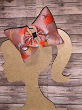 Load image into Gallery viewer, Pumpkins hair bow/calabaza/fall