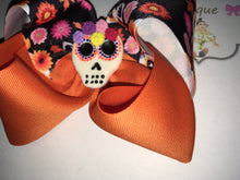 Load image into Gallery viewer, Halloween Hair bow mexican skull/ Dia de Muertos/ catrina/clay - Elianna&#39;s Bowtique