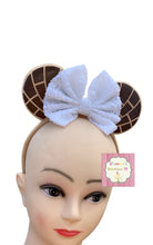 Cargar imagen en el visor de la galería, Concha headband Ears /Minnie Mouse ears