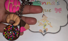 Load image into Gallery viewer, Conchas dona llavero / donut keychain