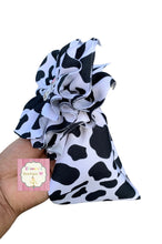 Cargar imagen en el visor de la galería, Cow print shredded headwrap/vaca/messy headwrap