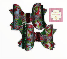 Load image into Gallery viewer, Christmas grinch Piggy tails Set Bows/chongitos/navidad/vinyl/pares