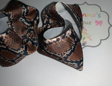 Load image into Gallery viewer, Snakeskin print Hair Bow / moño /vibora