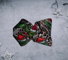 Load image into Gallery viewer, Christmas cheetha grinch hair bow/ navidad