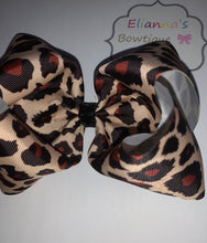 Load image into Gallery viewer, Cheetha leopard hair bow - Elianna&#39;s Bowtique