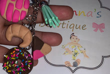 Load image into Gallery viewer, Conchas dona llavero / donut keychain