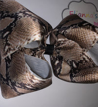 Load image into Gallery viewer, Snakeskin print Hair Bow / moño /vibora - Elianna&#39;s Bowtique