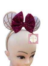 Cargar imagen en el visor de la galería, Concha headband Ears /Minnie Mouse ears