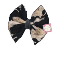 Cargar imagen en el visor de la galería, Baby Cowhide headwrap/cow/bows